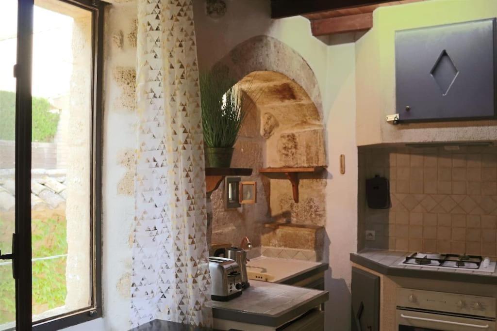 Entre Uzes Et Le Pont-Du-Gard Le Logis D'Autrefois Apartment Castillon-du-Gard Exterior photo